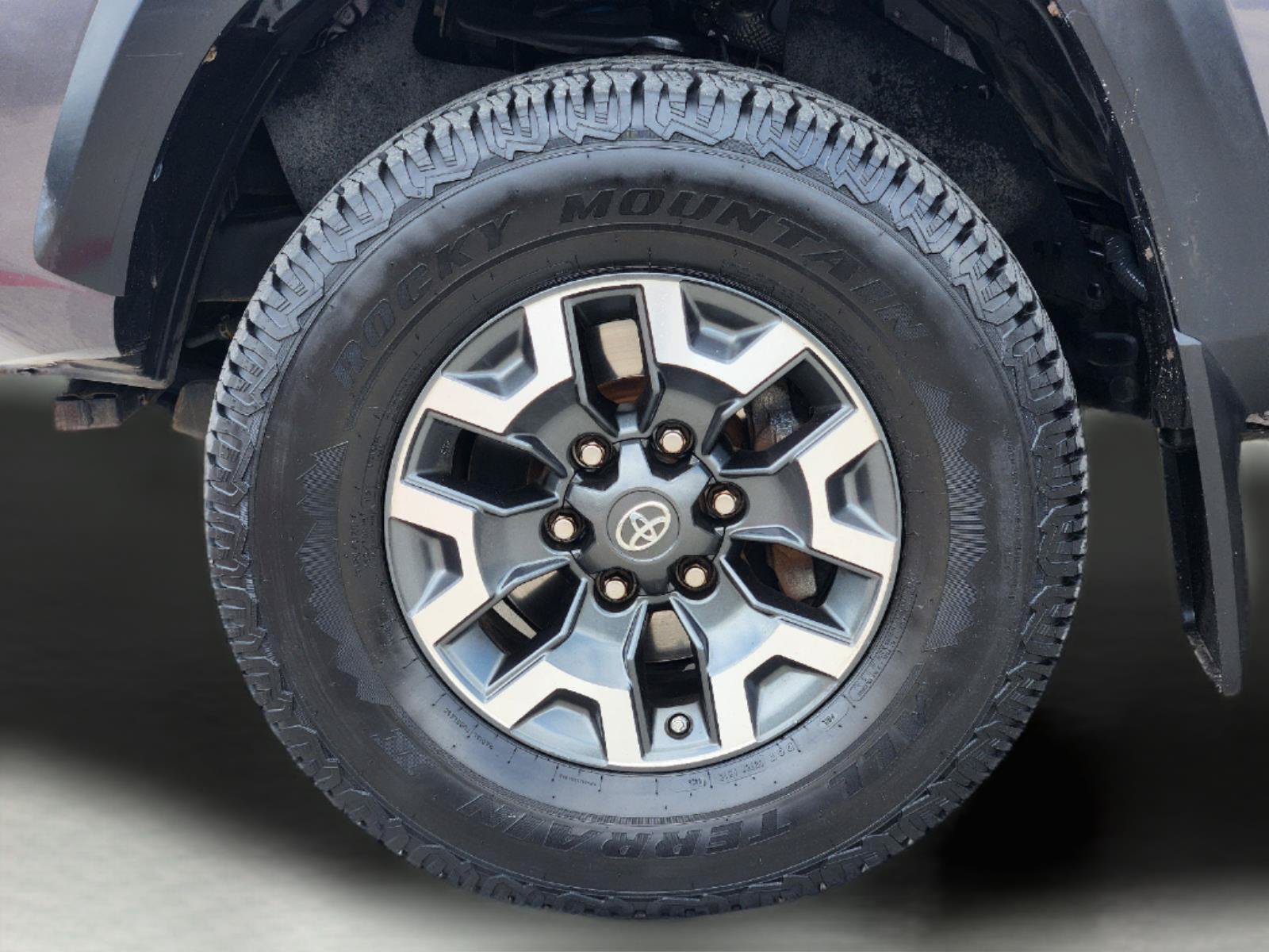 Used 2017 Toyota Tacoma TRD Off-Road w/ Premium & Technology Package AWD/4WD image 10