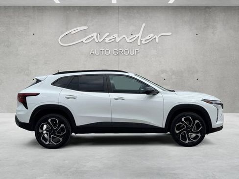 Certified 2025 Chevrolet Trax RS image 17