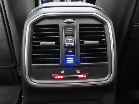 Certified 2026 Porsche Macan AWD/4WD image 33