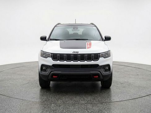 Used 2025 Jeep Compass Trailhawk image 2