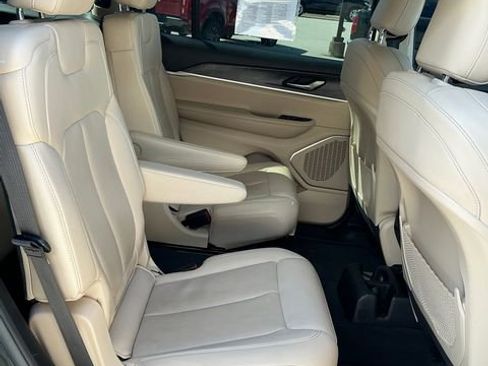 Used 2022 Jeep Grand Cherokee L Limited w/ Black Appearance Package image 14