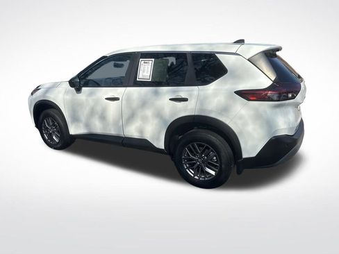 Used 2023 Nissan Rogue S AWD/4WD image 10