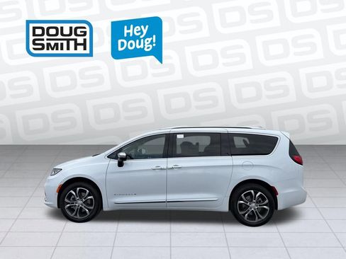 New 2026 Chrysler Pacifica Pinnacle image 3