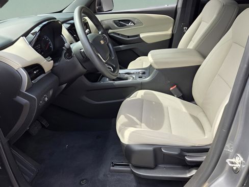 Used 2023 Chevrolet Traverse LS FWD image 9