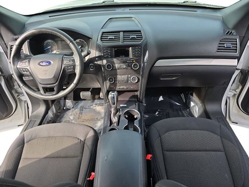 Used 2018 Ford Explorer XLT image 9