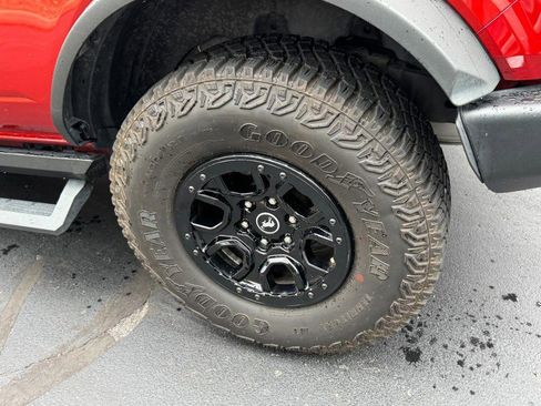 Used 2023 Ford Bronco Wildtrak image 5