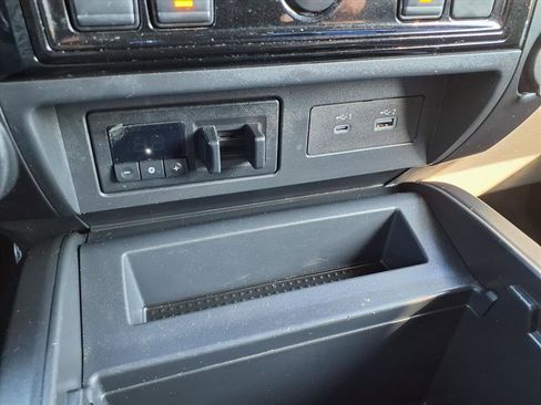 Used 2021 Nissan Titan PRO-4X w/ Pro-4x Utility Package image 8