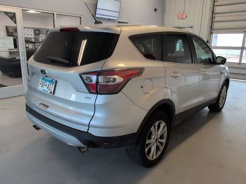 Used 2017 Ford Escape SE w/ SE Cold Weather Package AWD/4WD image 5