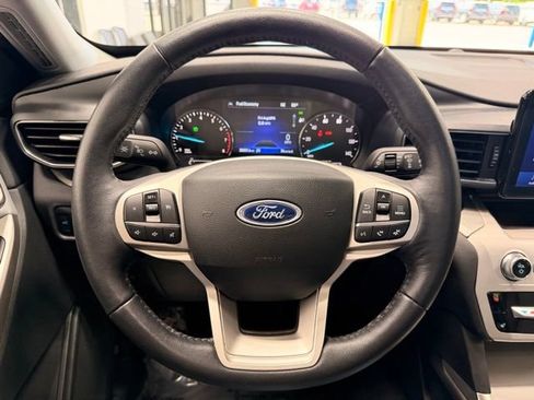 Used 2024 Ford Explorer XLT w/ XLT Sport Appearance Package AWD/4WD image 29