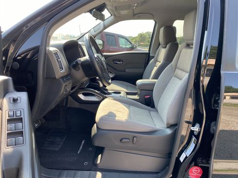 Used 2022 Nissan Frontier SV RWD image 9