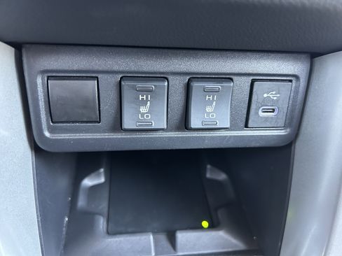 Used 2025 Toyota Corolla Cross XLE image 28