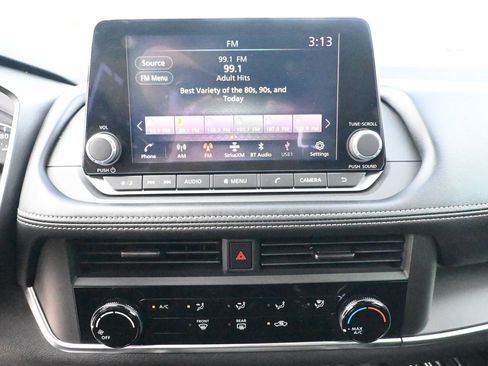 Used 2024 Nissan Rogue S AWD/4WD image 16
