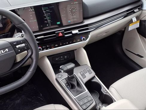 New 2026 Kia Sportage EX FWD image 5
