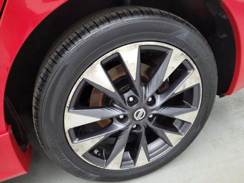 Used 2016 Nissan Sentra SR w/ SR Premium Package FWD image 31