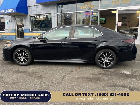 Used 2021 Toyota Camry SE image 9