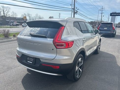 Certified 2025 Volvo XC40 B5 Plus AWD/4WD image 5
