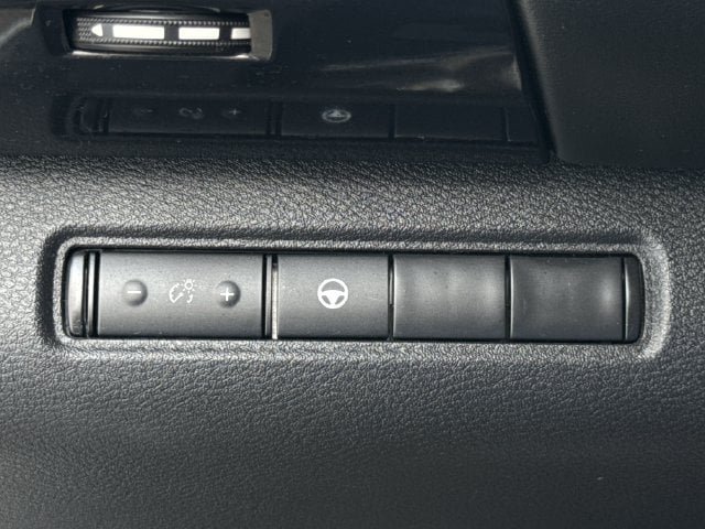 Used 2022 Nissan Pathfinder SV FWD image 22
