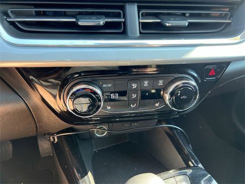 Used 2024 Chevrolet Trax LT w/ Driver Confidence Package image 11