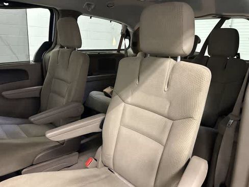 Used 2014 Chrysler Town & Country Touring FWD image 14