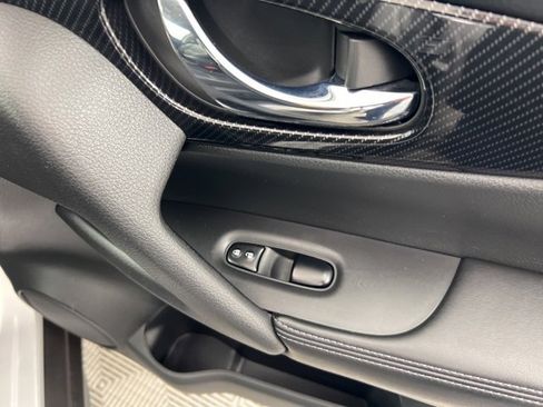 Used 2019 Nissan Rogue SL image 25