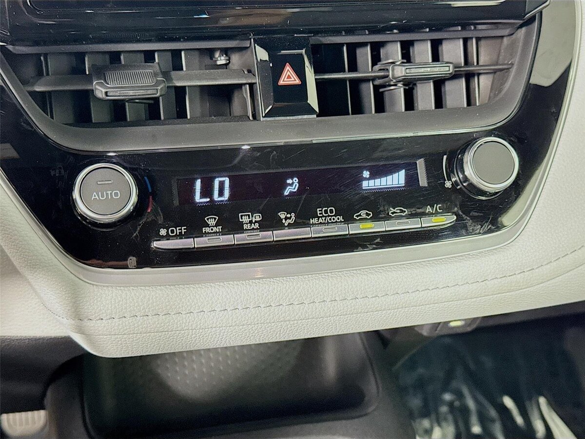 Used 2024 Toyota Corolla SE FWD image 16