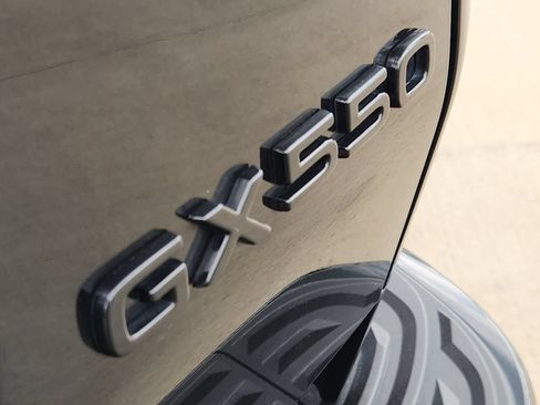 Used 2024 Lexus GX 550 w/ Accessory Package (Z1) AWD/4WD image 12