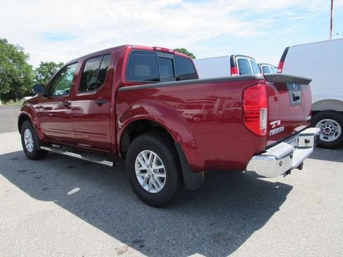 Used 2017 Nissan Frontier SV w/ SV Value Truck Package AWD/4WD image 7