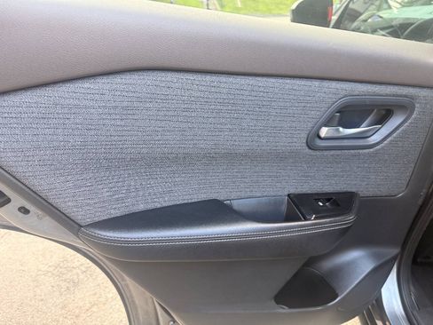 Used 2022 Nissan Rogue SV FWD image 9