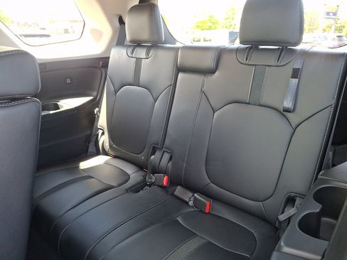 Used 2023 Honda Pilot Touring image 11
