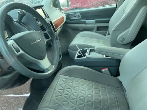 Used 2008 Chrysler Town & Country Touring image 26