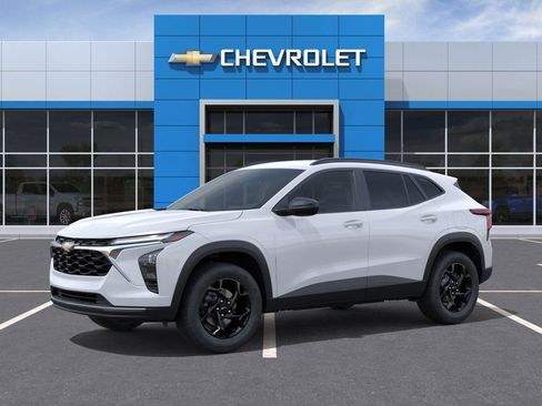 New 2026 Chevrolet Trax LT w/ Driver Confidence Package FWD image 2