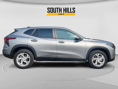 Used 2025 Chevrolet Trax LS w/ LS Convenience Package FWD image 6