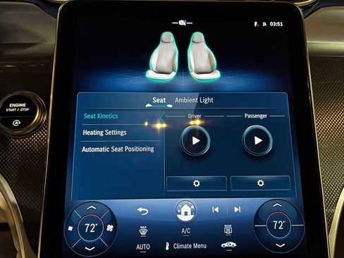 Used 2025 Mercedes-Benz GLC 300 4MATIC image 33