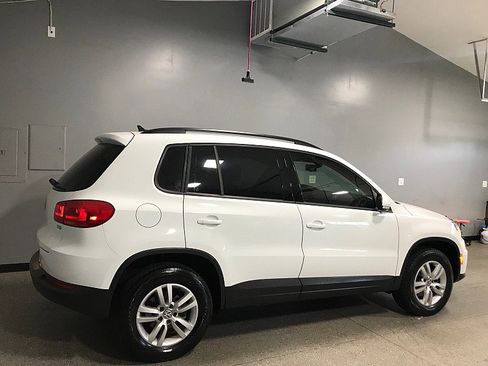 Used 2017 Volkswagen Tiguan S image 3