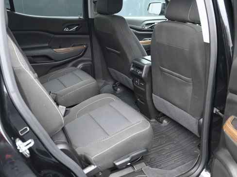 Used 2023 GMC Acadia SLE w/ Driver Convenience Package FWD image 10