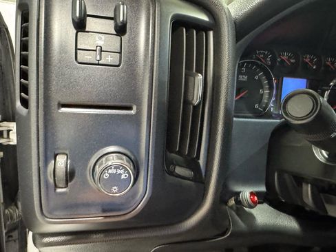 Used 2019 Chevrolet Silverado 2500 W/T AWD/4WD image 17