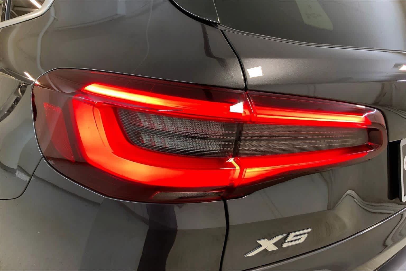 Used 2022 BMW X5 xDrive40i w/ Executive Package AWD/4WD image 28