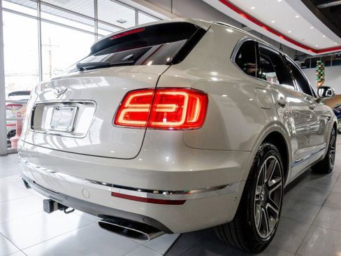 Used 2018 Bentley Bentayga image 12
