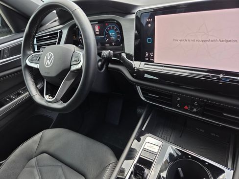 Used 2025 Volkswagen Atlas Cross Sport SE FWD image 32