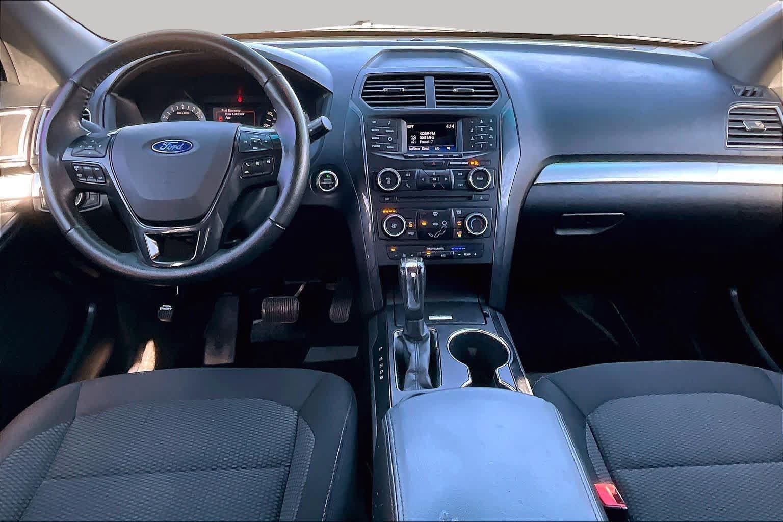 Used 2017 Ford Explorer XLT FWD image 16