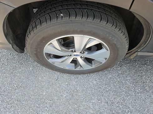 Used 2025 Subaru Ascent Premium image 11