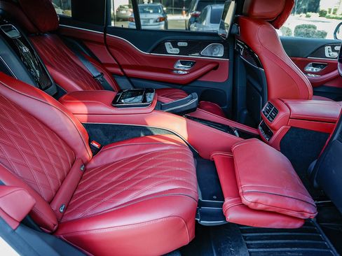 Used 2025 Mercedes-Benz Maybach GLS 600 4MATIC image 22