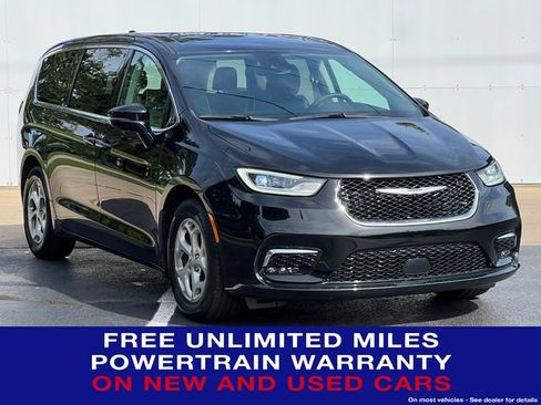 Used 2024 Chrysler Pacifica Limited FWD image 1