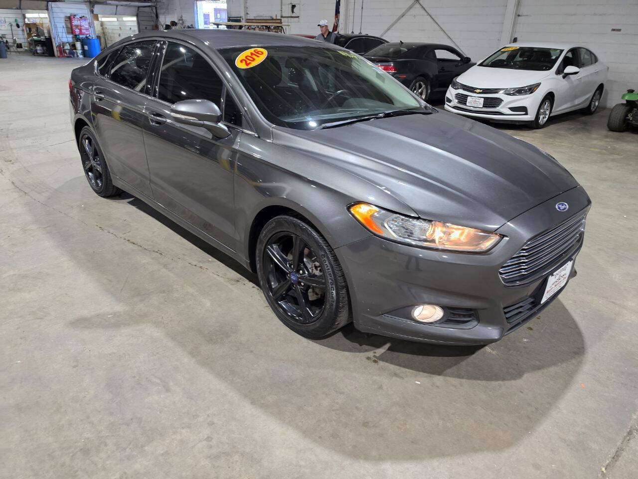 Used 2016 Ford Fusion SE FWD image 17