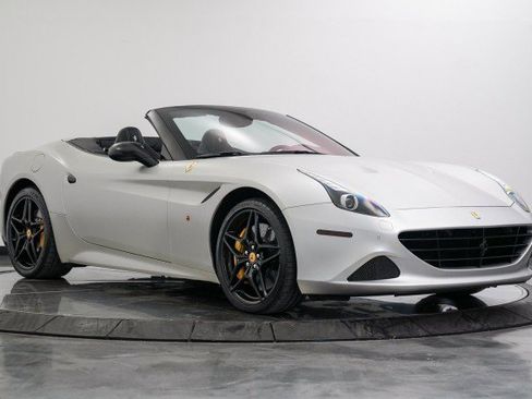 Used 2016 Ferrari California T image 14