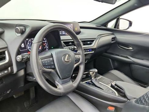 Used 2019 Lexus UX 200 FWD image 18
