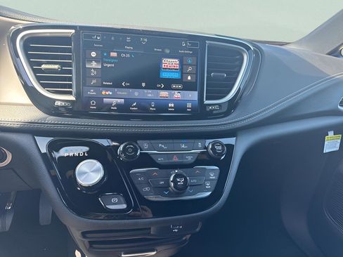New 2026 Chrysler Pacifica Select image 20