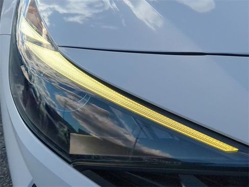 Used 2023 Hyundai Elantra SEL w/ Preferred Accessory Package image 9