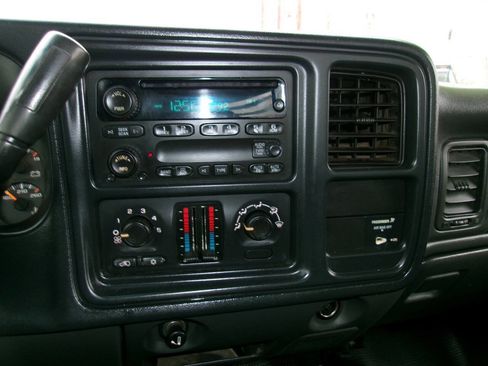 Used 2006 Chevrolet Silverado 2500 W/T w/ Skid Plate Package image 18