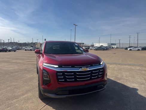 Used 2026 Chevrolet Equinox LT image 3